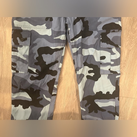 Urban Outfitters Blue Camo Pants (Size 30) - Picture 3 of 9